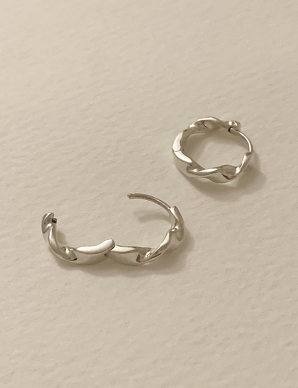(silver 92.5) hammer ring earring